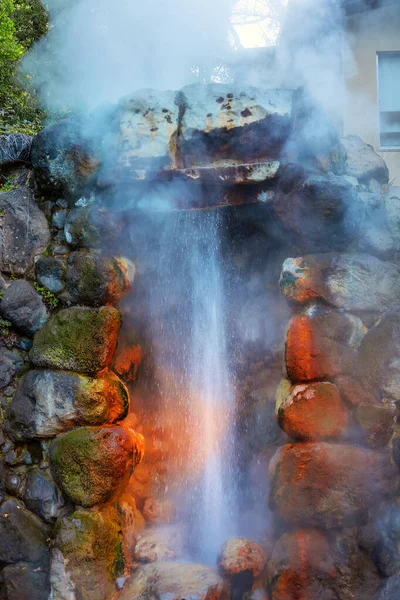 大分県別府市にあるたつまき地獄温泉 町は温泉で有名です 別府には 別府八大地獄 と呼ばれる8つの温泉地があります — ストック写真