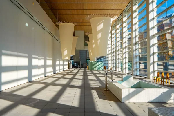大分県 2022年11月26日 大分県立美術館は 坂茂設計による近代的な展示スペース アーティストスタジオ カフェ 美術館ショップを備えたOpam オペラ としても知られています — ストック写真