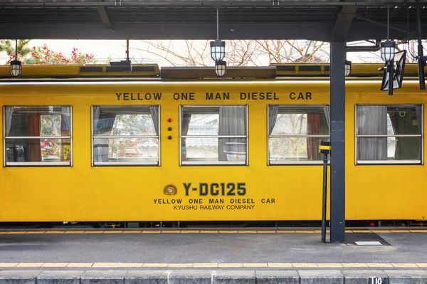 Yellow One Man Diesel Car Kiha Dc125 Místní Dieselová Linka — Stock fotografie