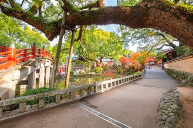 Dazaifu Tenmangu tapınağı Heian döneminin bilge ve politikacısı Sugawara Michizane 'nin ruhuna adanmıştır.