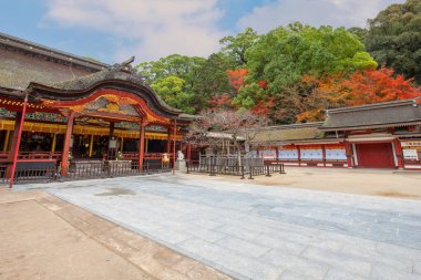 Dazaifu Tenmangu tapınağı Heian döneminin bilge ve politikacısı Sugawara Michizane 'nin ruhuna adanmıştır.