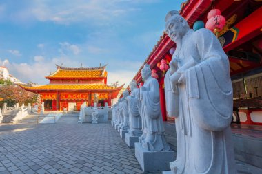 Konfüçyüs Tapınağı (Koshi-byo) 1893 yılında Nagasaki 'nin Çin cemaati tarafından Japonya' daki saygıdeğer Çinli filozof Konfüçyüs 'e ithaf edilmiştir.