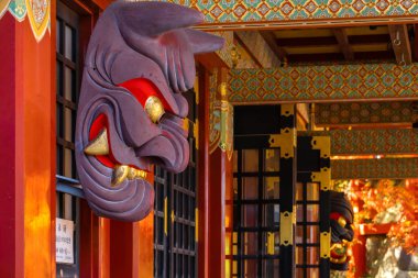 Kashima City 'deki Yutoku Inari tapınağı, Saga Bölgesi. Japonya 'nın Kyoto' daki Fushimi Inari ve Aichi 'deki Toyokawa Inari ile birlikte Inari' ye adanmış en iyi üç türbesinden biri olarak kabul edilir.