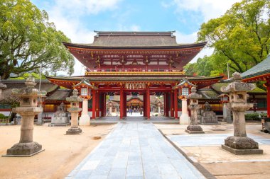 Fukuoka, Japonya - 30 Kasım 2022: Heian Dönemi bilgini ve politikacısı Sugawara Michizane 'nin ruhuna adanmış Dazaifu Tenmangu shgrine