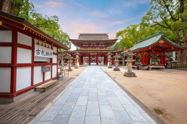 Fukuoka, Japonya - 30 Kasım 2022: Heian Dönemi bilgini ve politikacısı Sugawara Michizane 'nin ruhuna adanmış Dazaifu Tenmangu shgrine