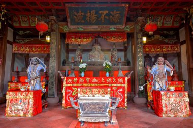 Sofukuji tapınağı 1629 'da Nagasaki' nin Çinli sakinleri için inşa edildi, tapınak Çin mimari tarzında ve Japonya 'daki diğer tapınaklardan farklı olarak inşa edildi..