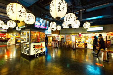 Fukuoka, Japonya - 21 Kasım 2022: Kanal Şehri 'nin beşinci katında yer alan Ramen Stadyumu, Kyushu ve Hokkaido arasında her türlü ramen içeren ramen restoranları