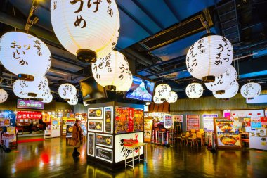 Fukuoka, Japonya - 21 Kasım 2022: Kanal Şehri 'nin beşinci katında yer alan Ramen Stadyumu, Kyushu ve Hokkaido arasında her türlü ramen içeren ramen restoranları