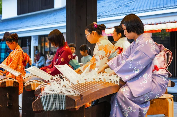 Kumamoto Japan Nov 2022 Oidentifierad Grupp Människor Utför Koto Traditionellt — Stockfoto