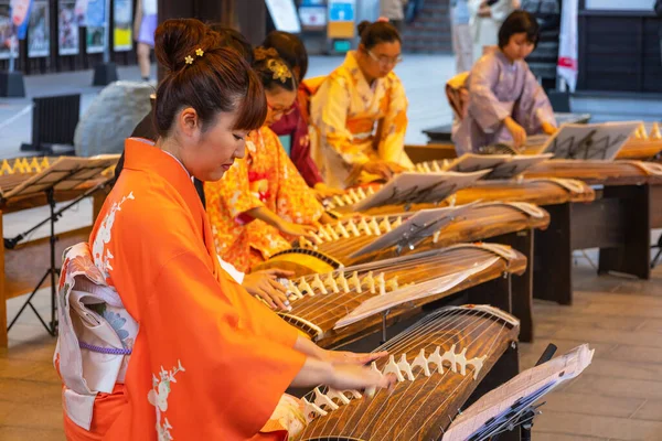 Kumamoto Japón Nov 2022 Grupo Personas Identificadas Interpretan Koto Instrumento —  Fotos de Stock