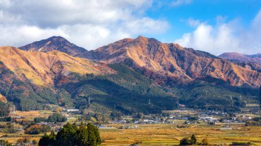 Japonya 'nın Kyushu bölgesindeki Miyazaki Bölgesindeki Güzel Dağ Sıraları