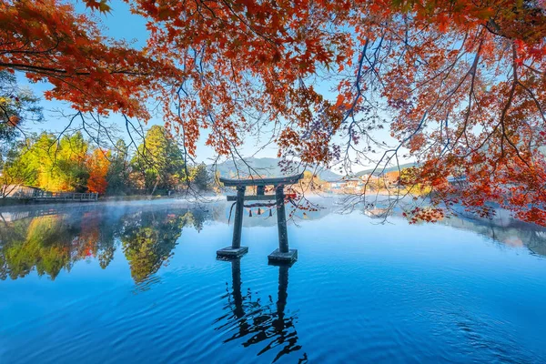 stock image Tenso-jinja shrine at lake Kinrin, is one of the representative sightseeing spots in the Yufuin area at the foot of Mount Yufu.