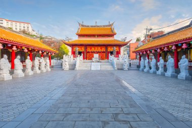 Konfüçyüs Tapınağı (Koshi-byo) 1893 yılında Nagasaki 'nin Çin cemaati tarafından Japonya' daki saygıdeğer Çinli filozof Konfüçyüs 'e ithaf edilmiştir.