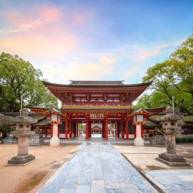 Fukuoka, Japonya - 30 Kasım 2022: Heian Dönemi bilgini ve politikacısı Sugawara Michizane 'nin ruhuna adanmış Dazaifu Tenmangu shgrine