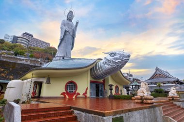 Nagasaki 'deki Fukusaiji Tapınağı 1628 yılında Nagasaki Çinli cemaatinin üyeleri tarafından kurulmuştur.