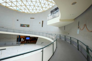 Nagasaki, Japonya - 29 Kasım 2022 Nagasaki Atom Bombası Müzesi, Nagasaki 'nin bombalanmasıyla ilgili fotoğraflar, kalıntılar ve belgeler sergilenmektedir.