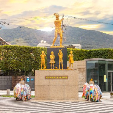 Nagasaki Atom Bombası Müzesi 'nde çocuklara ve öğretmenlere adanmış okul çocukları ve öğretmenlerinin anısına dikilen heykel Nagasaki atom bombasında hayatını kaybetti..