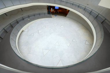 Nagasaki, Japonya - 29 Kasım 2022 Nagasaki Atom Bombası Müzesi, Nagasaki 'nin bombalanmasıyla ilgili fotoğraflar, kalıntılar ve belgeler sergilenmektedir.