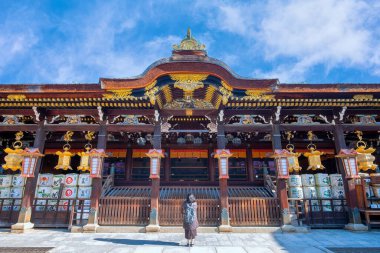 Japonya 'nın Kyoto kentindeki Kitano Tenmangu Tapınağı, Sugawara Michizane' ye adanmış birkaç yüz tapınaktan en önemlilerinden biridir.