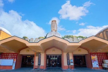 Japonya 'nın Kyoto kentindeki Ryozen Kannon Tapınağı Pasifik Savaşı' nın her iki yakasına adanmış bir savaş anıtıdır.