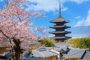 Yasaka Pagoda Kyoto, Japonya 'da Yasaka Kulesi ya da Yasaka-no-to olarak bilinir. 5 katlı tapınak, Hokan-ji Tapınağı 'nın 6. yüzyılda inşa edilen son yapısıdır.