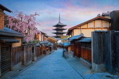 Yasaka Pagoda Kyoto, Japonya 'da Yasaka Kulesi ya da Yasaka-no-to olarak bilinir. 5 katlı tapınak, Hokan-ji Tapınağı 'nın 6. yüzyılda inşa edilen son yapısıdır.