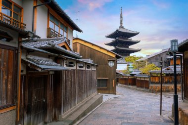  Yasaka Pagoda Kyoto, Japonya 'da Yasaka Kulesi ya da Yasaka-no-to olarak bilinir. 5 katlı tapınak, Hokan-ji Tapınağı 'nın 6. yüzyılda inşa edilen son yapısıdır.