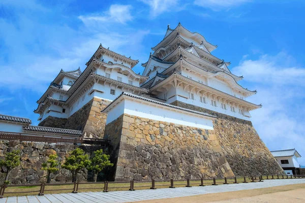 Himeji Kalesi namı diğer Japonya 'nın Hyogo kentindeki Beyaz Balıkçıl Kalesi. Kale hem ulusal bir hazine hem de dünya mirası..