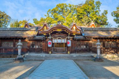 Hirano-jinja, İmparator Kazan döneminde 985 yılından bu yana her yıl bir kiraz çiçeği festivaline ev sahipliği yapmaktadır ve festival Kyoto 'da düzenli olarak düzenlenen en eski festival olmuştur.