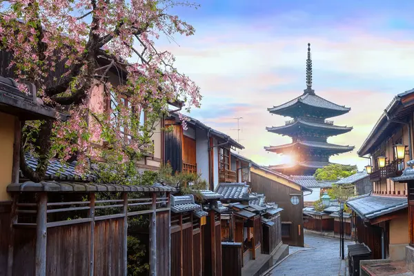 日本京都Yasaka塔落日景观城市景观 图库图片