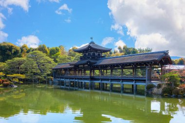 Heian Jingu Bahçesi Heian Tapınağı, Kyoto, Japonya 'da çiçek açarken