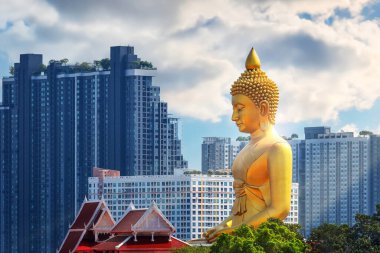 Bangkok, Tayland 'daki Wat Paknam Phasi Charoen tapınağında Büyük Oturan Buda Heykeli (Buddha Dhammakaya Dhepmongkol)
