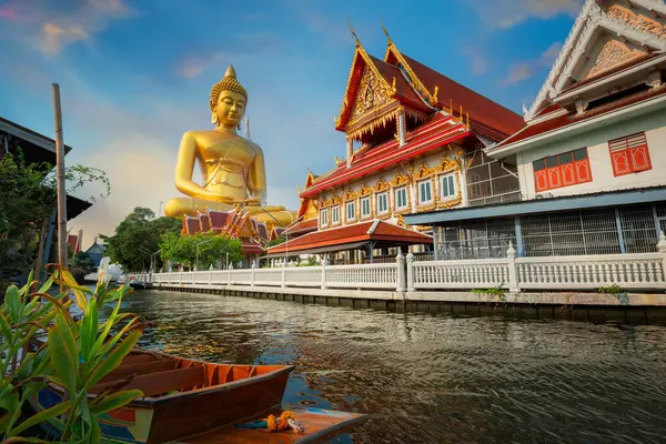 stock image The Big Seated Buddha Statue (Buddha Dhammakaya Dhepmongkol) at Wat Paknam Phasi Charoen (temple) in Bangkok, Thailand