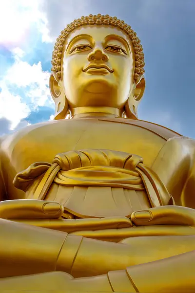 stock image The Big Seated Buddha Statue (Buddha Dhammakaya Dhepmongkol) at Wat Paknam Phasi Charoen (temple) in Bangkok, Thailand