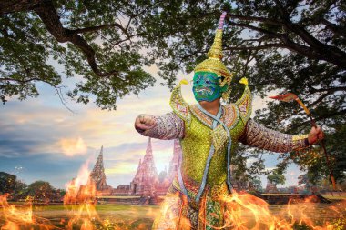 Tayland 'daki Khon Maskeli Dansı, Chai Wattanaram Tapınağı' ndaki UNESCO Soyut Kültür Mirası, Ayuthaya 'daki UNESCO Dünya Mirası Alanı, 3D ile çarpıcı bir savaş alanında alevler saçan 3 boyutlu