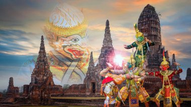 Tayland 'daki Khon Maskeli Dansı, UNESCOs Soyut Kültür Mirası, Ayuthaya Tayland' daki UNESCO Dünya Mirası Alanı Chai Wattanaram Tapınağı 'ndaki bir savaş alanında 3 boyutlu alevler yakıyor.
