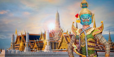 Tayland 'daki Khon Maskeli Dansı, Tayland Büyük Sarayı' ndaki Zümrüt Buda Tapınağı Wat Phra Kaew ile UNESCO Soyut Kültür Mirası