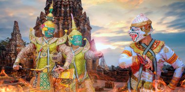 Tayland 'daki Khon Maskeli Dansı, UNESCOs Soyut Kültür Mirası ve Chai Wattanaram Tapınağı' ndaki bir savaş alanında alevler yakmak, Tayland, Ayuthaya 'daki UNESCO Dünya Mirası Alanı
