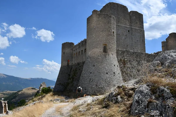 Rocca Caliscio, Abruzzo, İtalya.