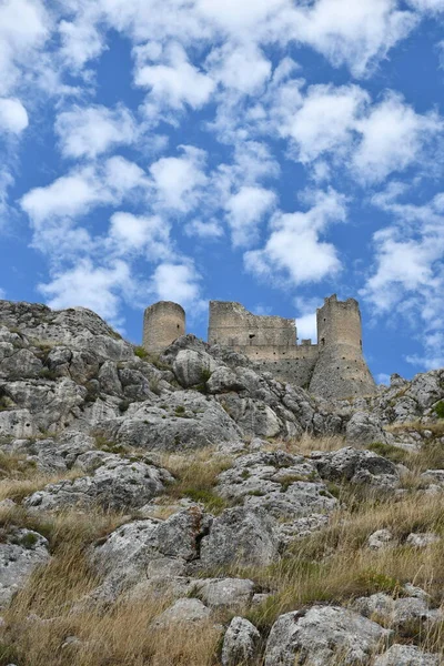 Rocca Caliscio, Abruzzo, İtalya.
