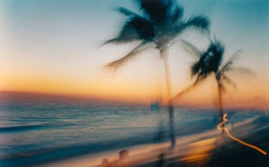 Sahilde güzel bir gün batımı