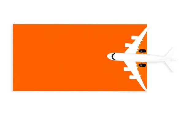 Белая Игрушечная Модель Самолета Размещена Оранжевой Полосе Изолированной Белом Фоне — стоковое фото
