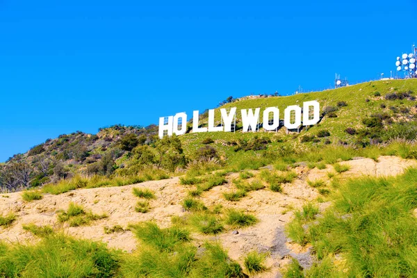Los Angeles California 2023 Február Ikonikus Hollywoodi Felirat Magasan Áll — Stock Fotó