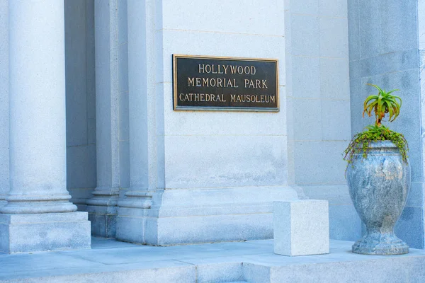 Los Angeles California December 2022 Hollywoodi Emlékpark Katedrális Mauzóleumának Névtáblája — Stock Fotó