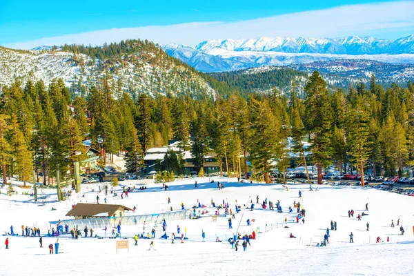 Kalifornien Usa December 2022 Folk Åker Skidor Mammoth Mountain Ski — Stockfoto