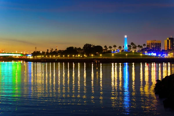 Belyst Dekorativt Fyrtårn Shoreline Marina Long Beach Sett Fra Vannet – stockfoto