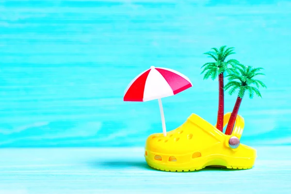 Sandy Tropical Island Setup Made Tiny Yellow Summer Clog Shoe — Stock Photo, Image