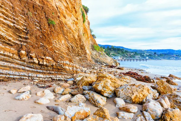 Malibu Ακτογραμμή Διαθέτει Μαζικούς Σχηματισμούς Βράχων Βραχώδη Ακτή Και Όμορφα — Φωτογραφία Αρχείου