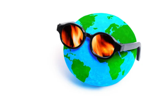 Globe Model Wearing Sunglasses Lenses Reflect Vibrant Flames Climate Change — Stock Photo, Image