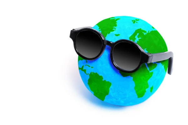 Modelul Rece Modă Glob Poartă Ochelari Soare Adăugând Notă Stil — Fotografie, imagine de stoc